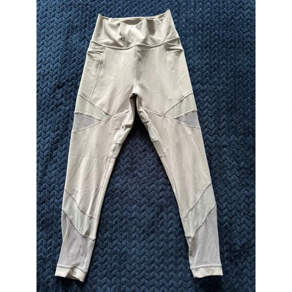 Lululemon Women's Forget The Sweat Tight Mesh Insert Pockets‎ Size 8